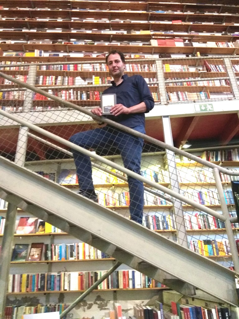 Paulo Branco Lima no lançamento realizado no espaço icónico da Livraria Ler Devagar
